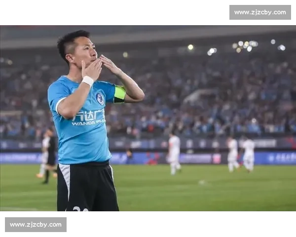 阎相闯退役夜点燃梭鱼湾!大连英博 2-0 青岛海牛,全场共唱莎啦啦送别传奇 阎相闯退役夜点燃梭鱼湾!大连英博 2-0 青岛海牛,全场共唱莎啦啦送别传奇